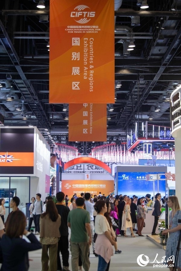 9月2日，服貿(mào)會國別展區(qū)，人流如潮。人民網(wǎng)記者 翁奇羽攝