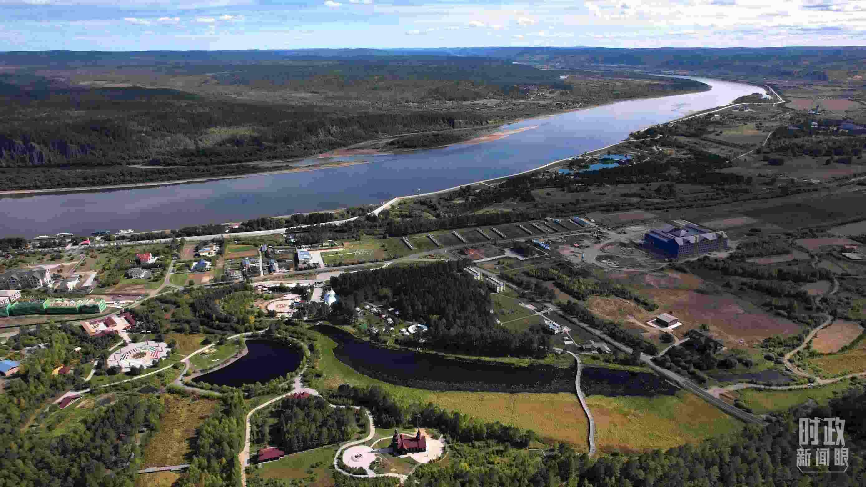 △北極村北邊是中俄界江黑龍江。（總臺國廣記者李晉拍攝）