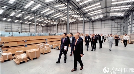 圖為旗艦倉(cāng)現(xiàn)場(chǎng)。人民網(wǎng) 郭錦標(biāo)攝