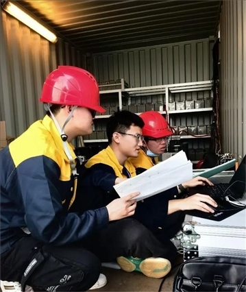 △2022年，長征十一號運載火箭在我國黃海以“一箭五星”方式成功發(fā)射。哈爾濱工程大學船海結(jié)構(gòu)物安全與舒適性團隊為發(fā)射船進行結(jié)構(gòu)動態(tài)監(jiān)測。