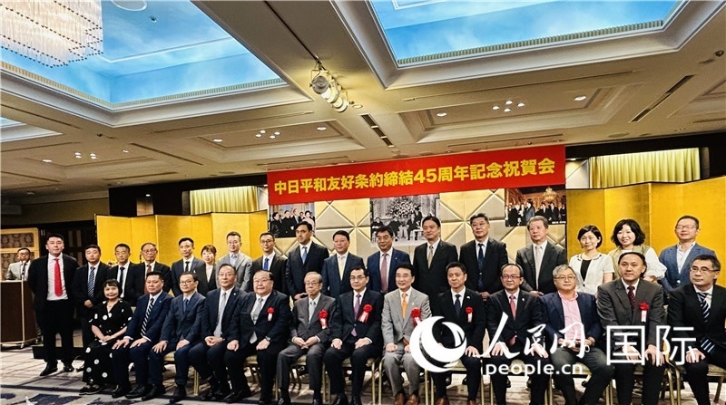 到場(chǎng)嘉賓合影留念。人民網(wǎng) 蔣曉辰攝