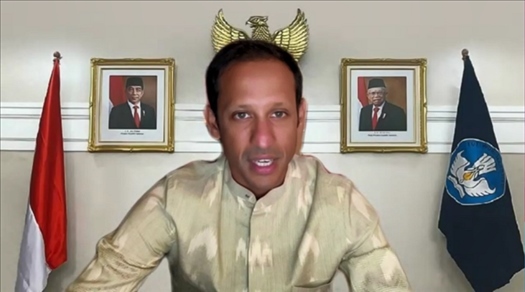 印尼教育、文化、研究和技術(shù)部部長(zhǎng)納迪姆·馬卡里姆發(fā)表視頻致辭（清華大學(xué)東南亞中心供圖）