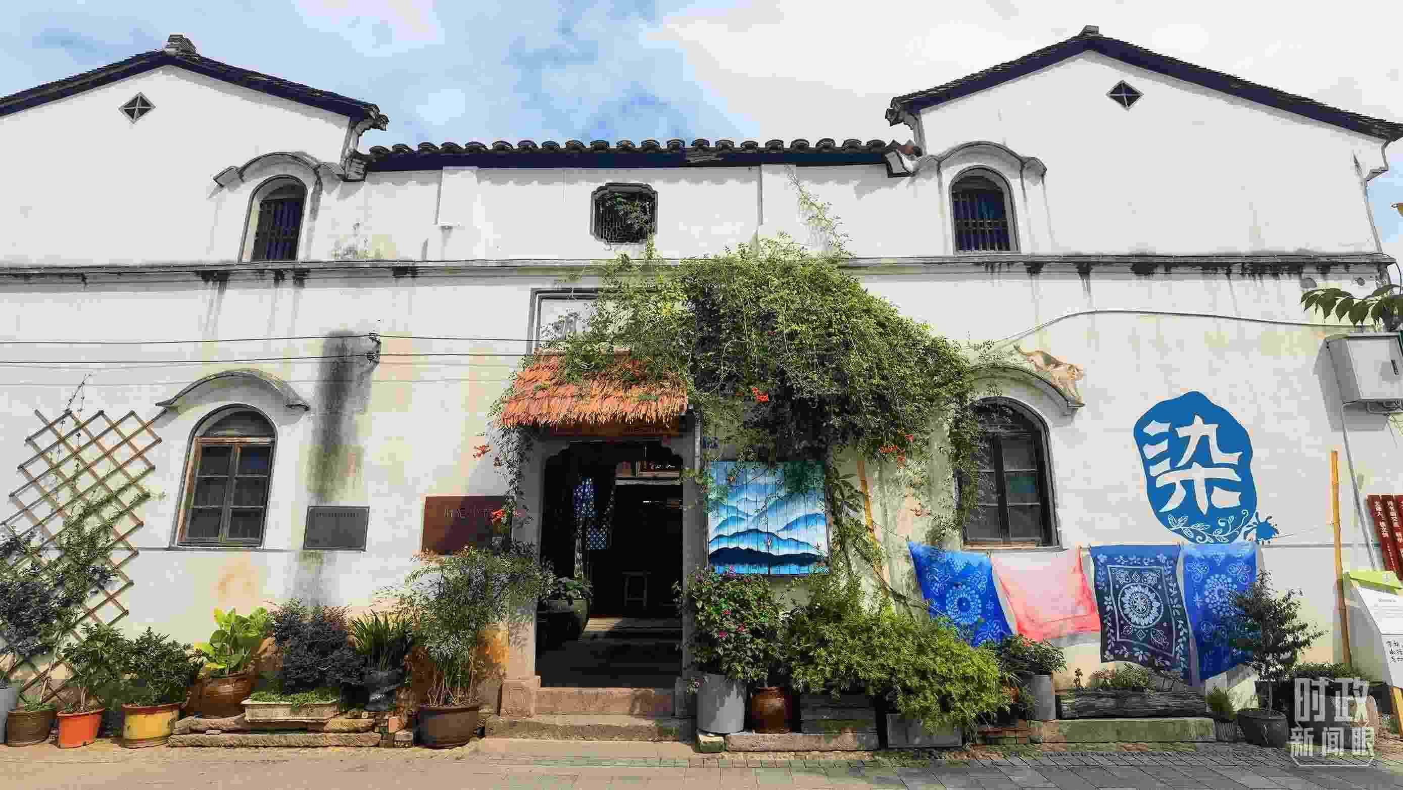 △李祖村的藝術(shù)染坊。（總臺央視記者周志國拍攝）