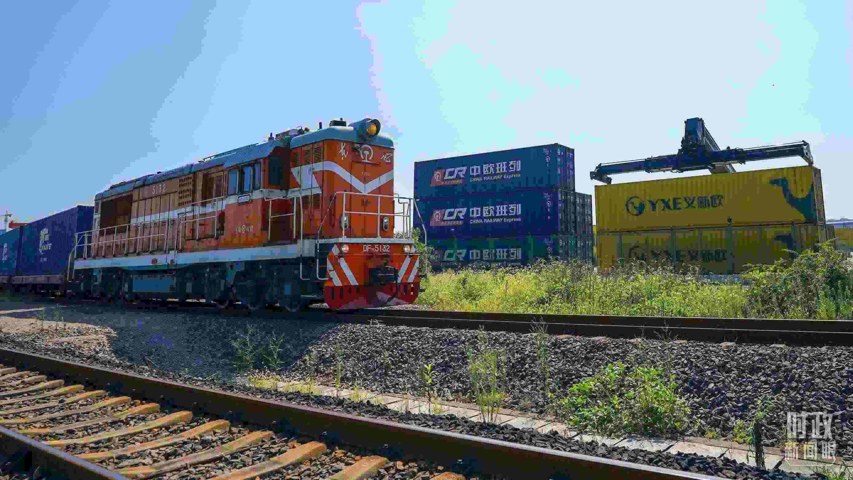 △“義新歐”先后開通了18條點對點的班列主線，業(yè)務(wù)范圍輻射50多個國家和160多個城市。（總臺國廣記者李晉拍攝）