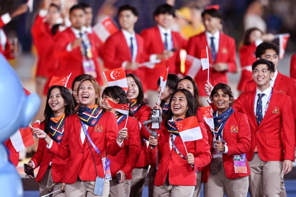 新加坡代表團(tuán)在開(kāi)幕式上入場(chǎng)。