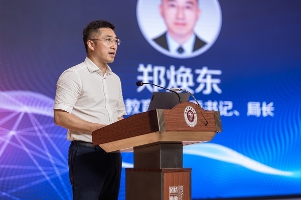  溫州市教育局黨委書記、局長鄭煥東講話。溫州市教育局供圖