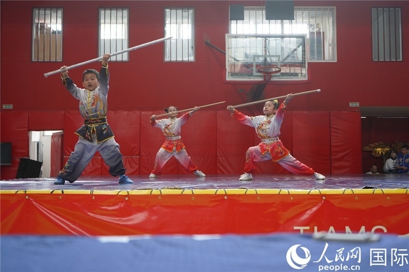 圖為開幕式現(xiàn)場(chǎng)兒童武術(shù)表演。人民網(wǎng)記者 許放攝