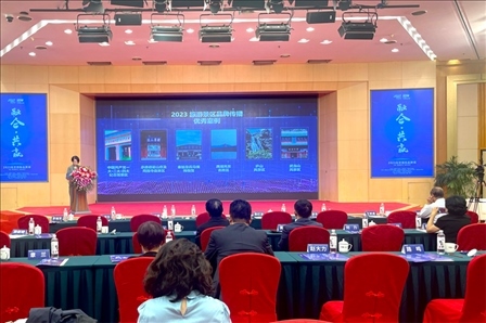 現(xiàn)場發(fā)布《2023旅游景區(qū)品牌傳播優(yōu)秀案例》。人民網(wǎng)記者 劉微攝