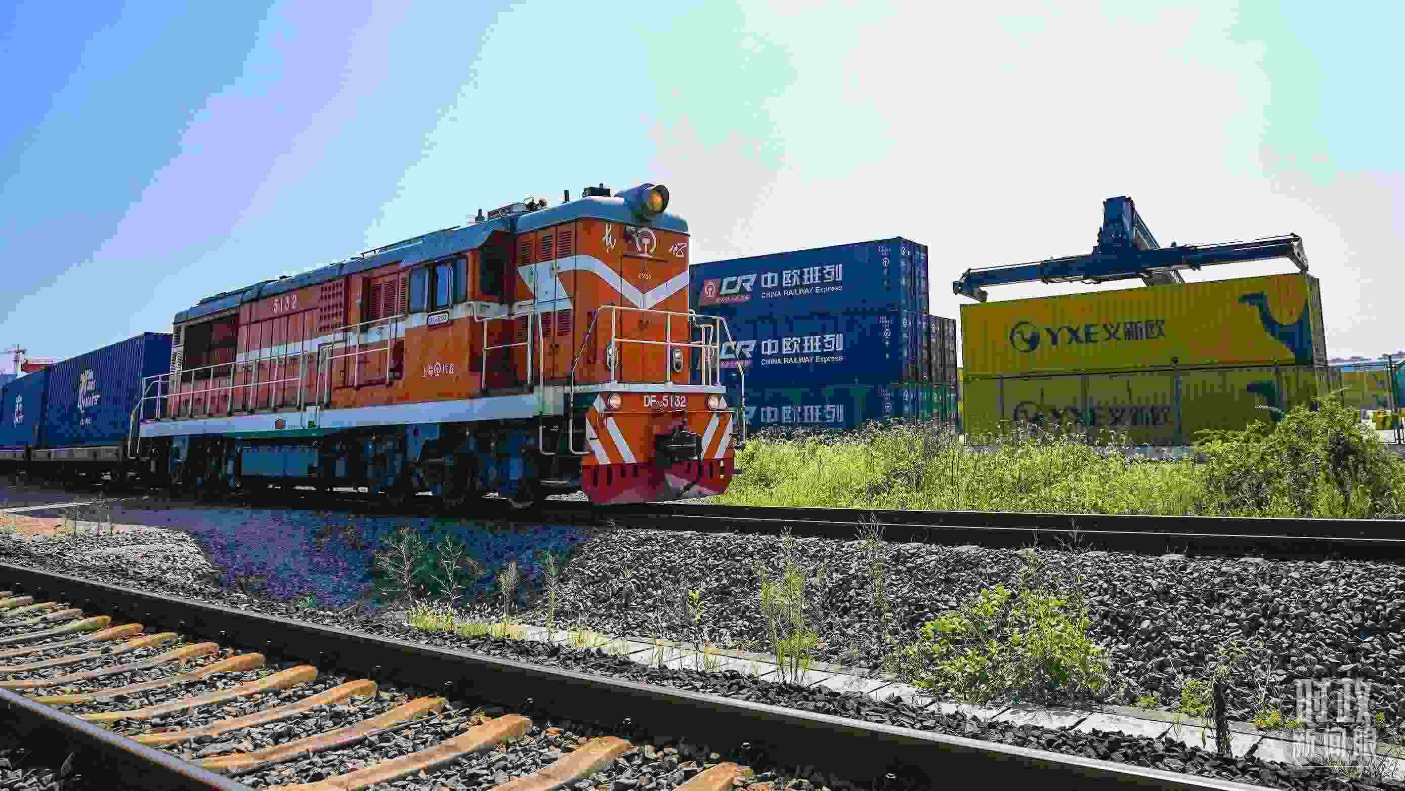 △“義新歐”中歐班列。（總臺(tái)國(guó)廣記者李晉拍攝）