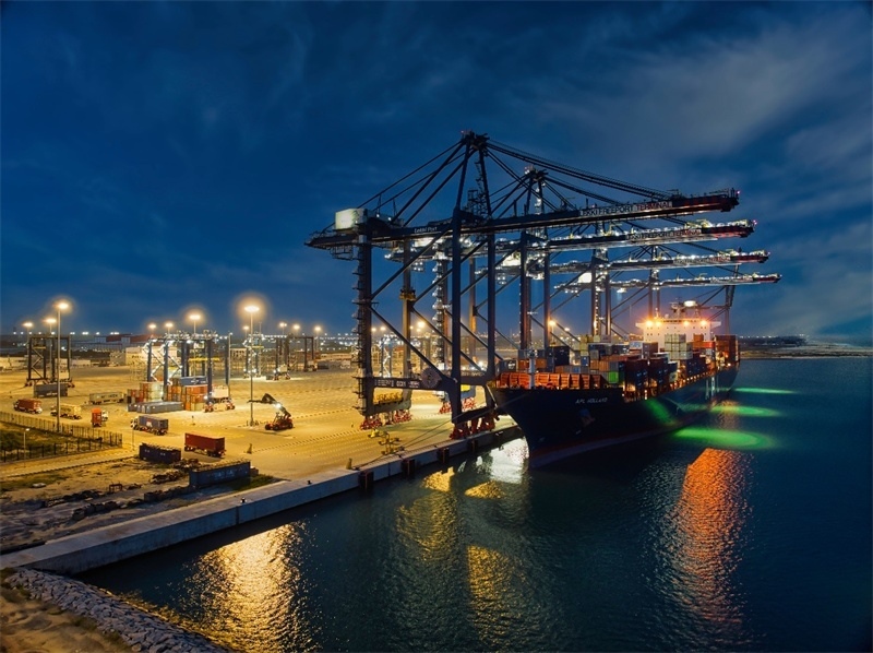 萊基港實(shí)行7×24小時(shí)裝卸作業(yè)機(jī)制。受訪者供圖