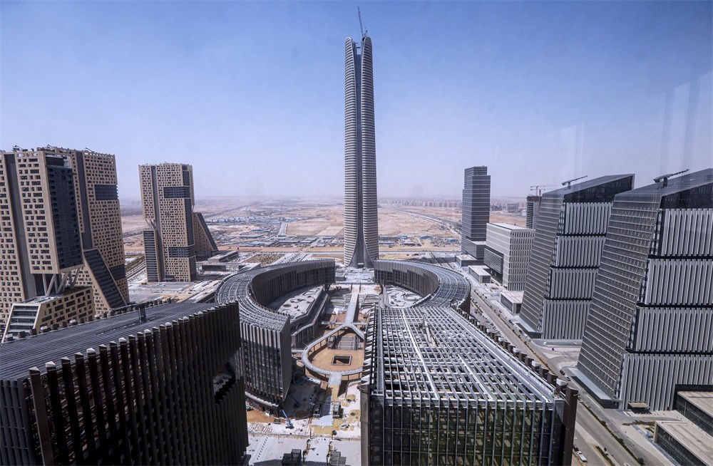 這是在埃及開羅以東拍攝的建設中的新行政首都中央商務區(qū)（9月11日攝）。新華社發(fā)（艾哈邁德·戈馬攝）