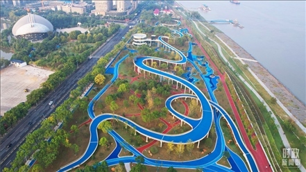 △俯瞰長(zhǎng)江國(guó)家文化公園九江城區(qū)段。（總臺(tái)記者李海峰拍攝）