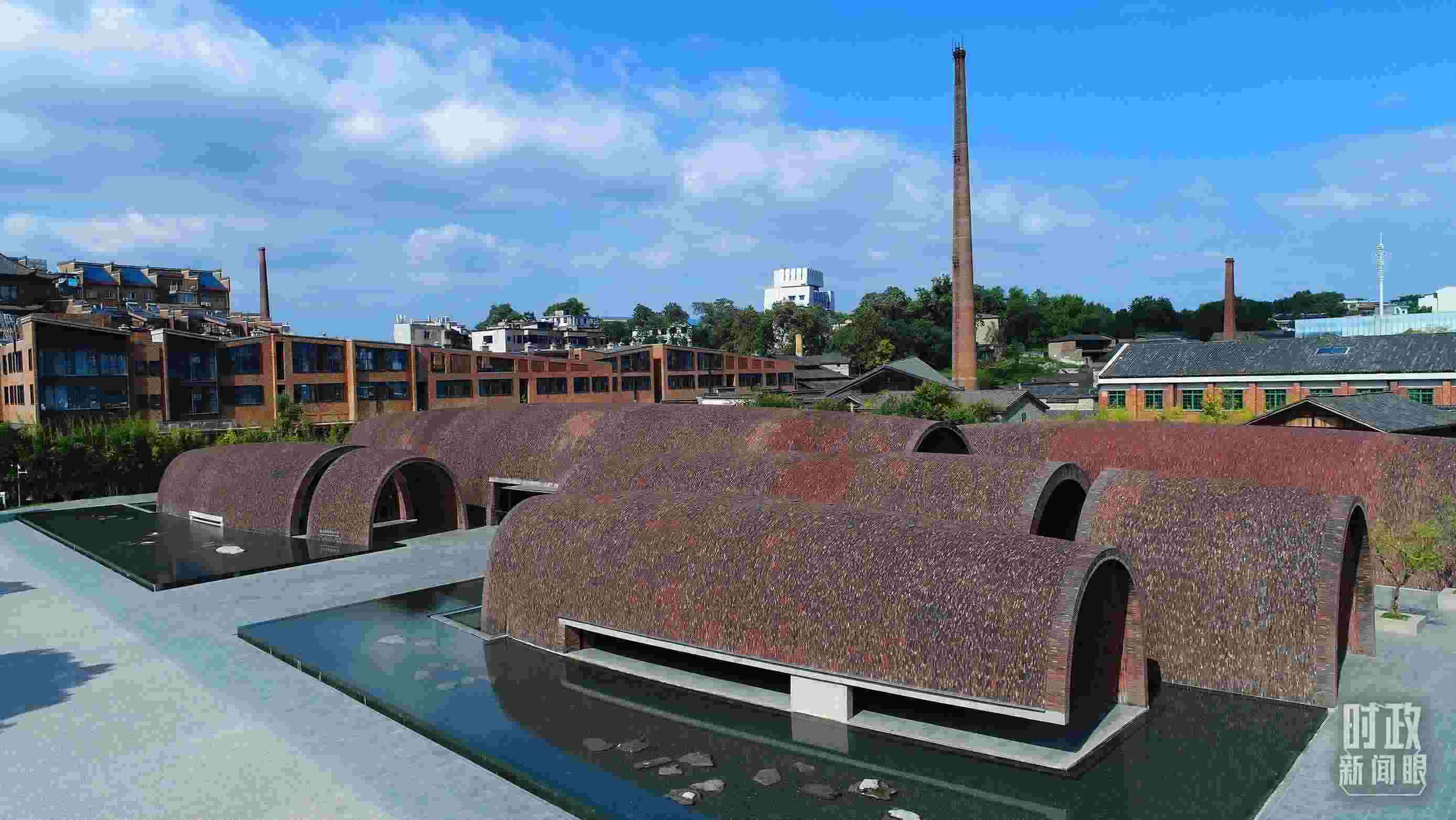 △街區(qū)內(nèi)的博物館，借鑒了景德鎮(zhèn)清代獨創(chuàng)的蛋形柴窯構(gòu)造特點。（總臺央視記者范凱拍攝）