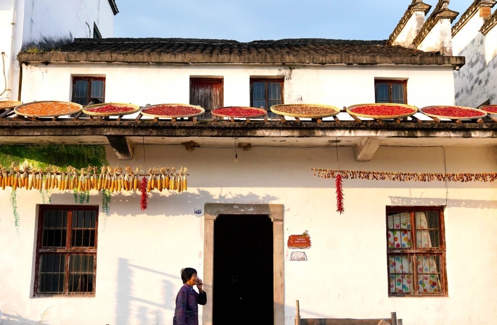 婺源縣王村石門自然村一角（2023年10月11日攝）。