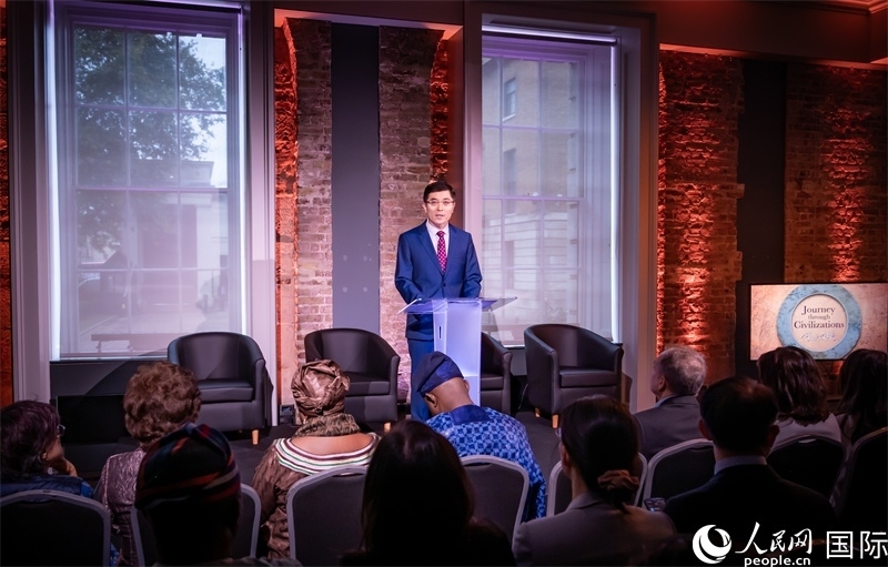 中國(guó)駐英國(guó)使館臨時(shí)代辦楊曉光致辭。人民網(wǎng) 郭錦標(biāo)攝