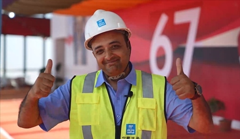 瓦利德·拉馬丹接受人民網(wǎng)記者采訪。嚴川吉雨攝