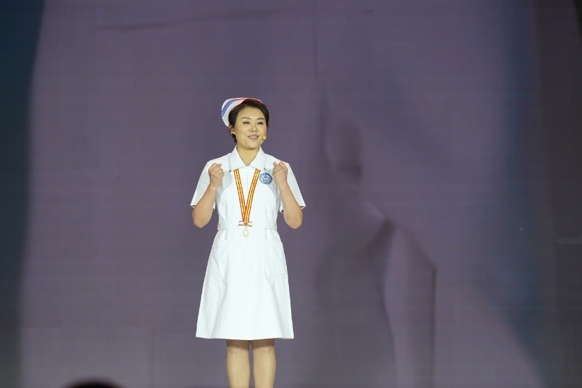 第49屆南丁格爾獎獲得者、四川大學(xué)華西醫(yī)院護(hù)理部主任蔣艷