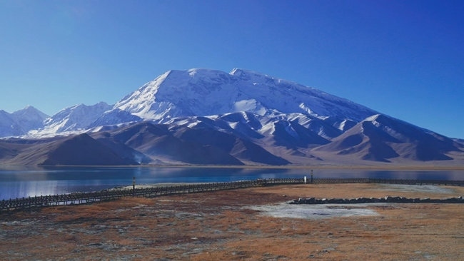 喀拉庫勒湖。中國鐵路烏魯木齊局集團有限公司供圖