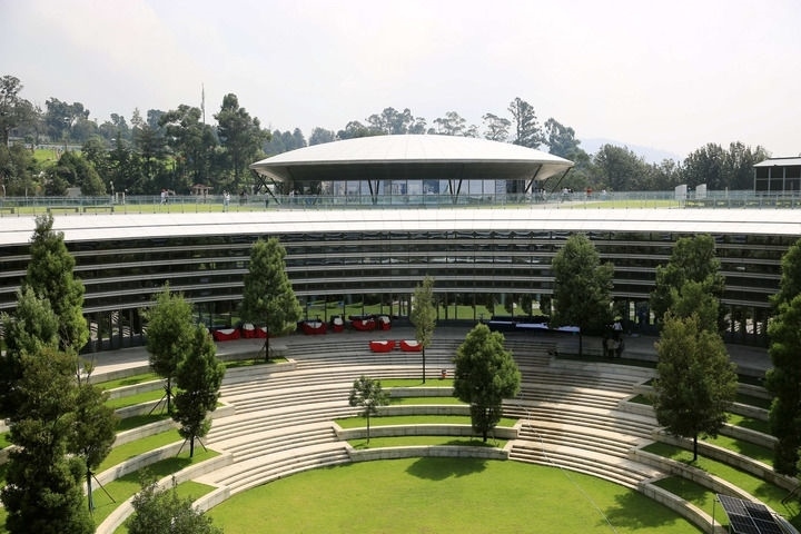 這是在埃塞俄比亞首都亞的斯亞貝巴拍攝的河岸綠色發(fā)展項(xiàng)目設(shè)施之一科技博物館（9月16日攝）。新華社記者 汪平 攝