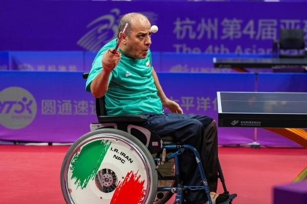 10月23日，杭州第4屆亞殘運會乒乓球男子單打Class2小組循環(huán)賽舉行。圖為伊朗隊選手哈?！ず嗁M尚在比賽中。圖片來源：杭州亞殘組委會