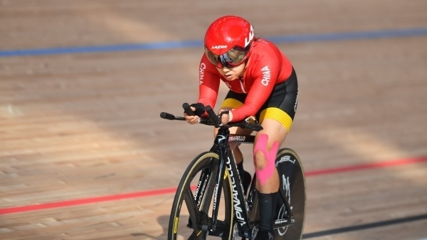 10月23日，杭州第4屆亞殘運會場地自行車女子個人C4-5級3000米追逐賽金牌賽舉行。圖為中國隊選手季子賢在比賽中。圖片來源：杭州亞殘組委會