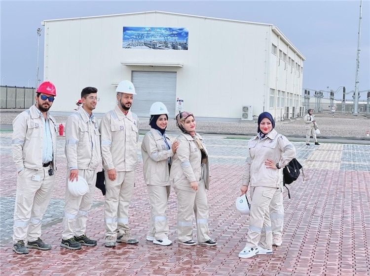 部分伊拉克員工合影。中國石油工程建設有限公司供圖