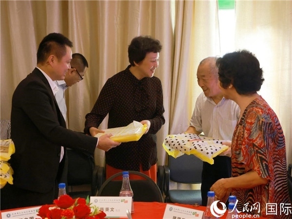 當(dāng)?shù)貢r(shí)間10月23日，國務(wù)院僑務(wù)辦公室主任陳旭在巴西華人文化交流協(xié)會(huì)會(huì)館出席里約僑界舉辦的重陽節(jié)敬老聯(lián)歡活動(dòng)。人民網(wǎng)記者 陳海琪攝