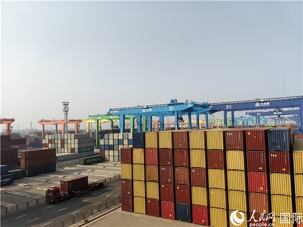 天津港北疆港區(qū)C段智能化集裝箱碼頭。人民網(wǎng)記者 符園園攝