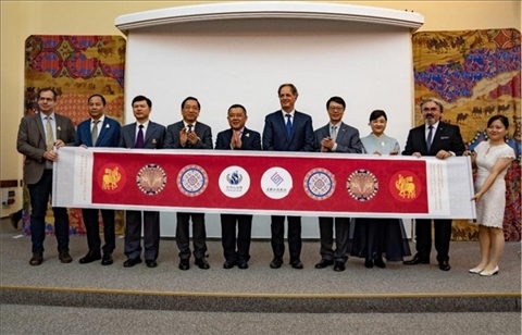 “絲路綺粲—中國絲綢藝術(shù)展”開幕式在匈牙利首都布達佩斯舉行。布達佩斯中國文化中心供圖