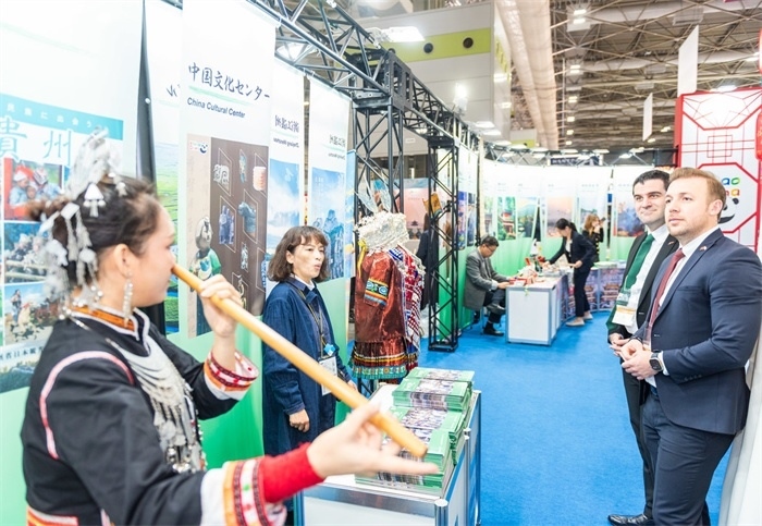 日本國際旅游博覽會中國展館的黎族非遺項(xiàng)目“鼻簫”表演。圖片由中國駐東京旅游辦事處提供