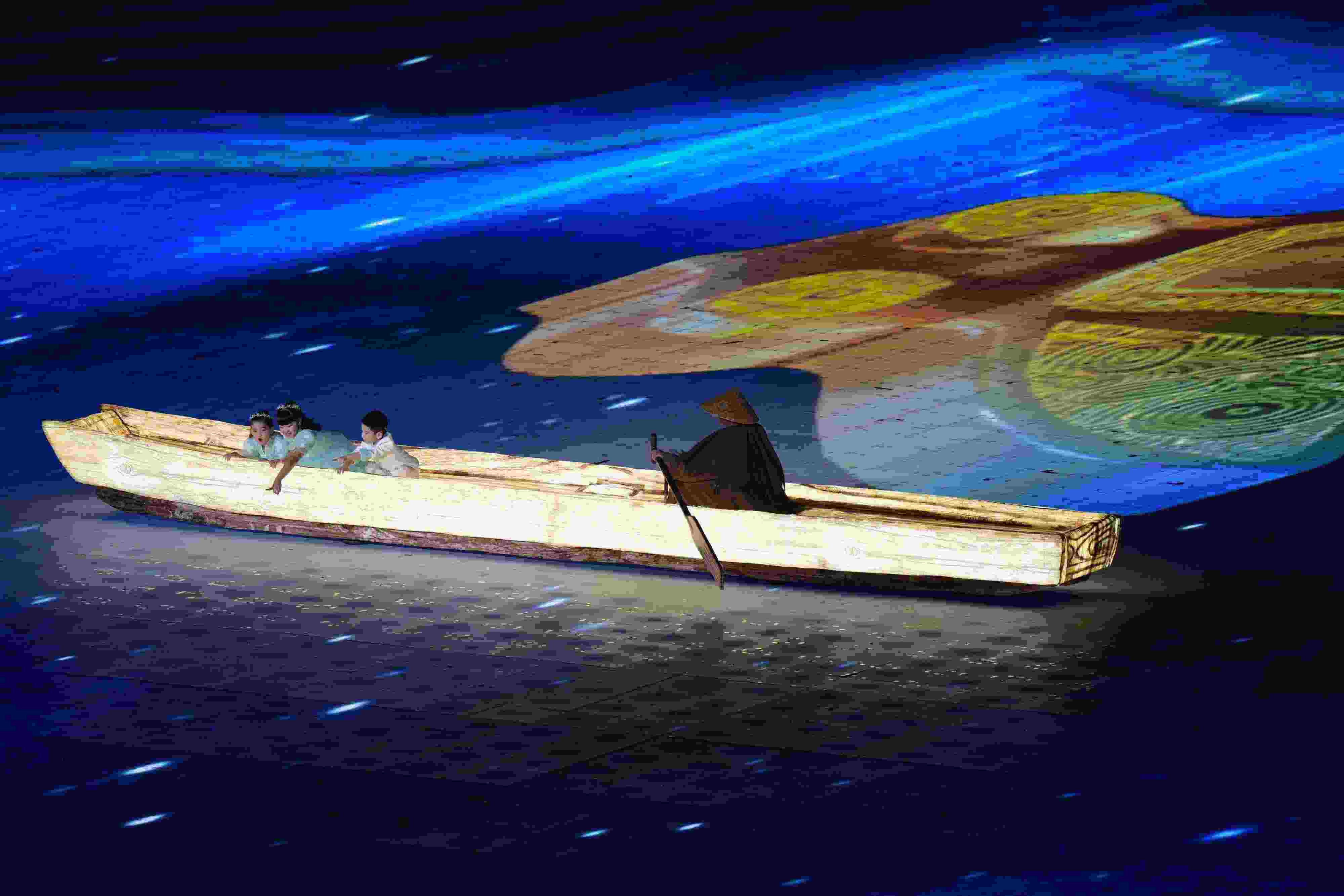 △2023年10月28日，杭州亞殘運會閉幕式上的“中華第一舟”。