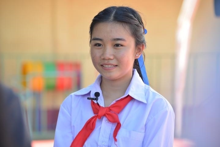 蓬批灣結束中國之行返回老撾后接受記者采訪。