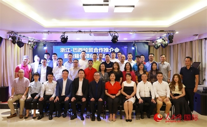 與會嘉賓合影。人民網(wǎng)記者 陳海琪攝