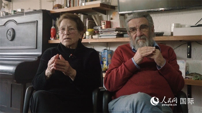 艾麗西亞·奧夫雷貢（左）和馬里奧·帕佐斯接受人民網(wǎng)專訪。人民網(wǎng)記者 張若涵攝