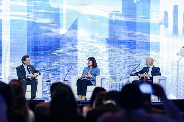 牛津大學(xué)研究全球化與發(fā)展問題的教授伊恩·戈?duì)柖。ㄓ乙唬┍硎?，全球格局的變化是結(jié)構(gòu)性的，各國特別是西方國家必須順應(yīng)變化。迪拜商會(huì)供圖