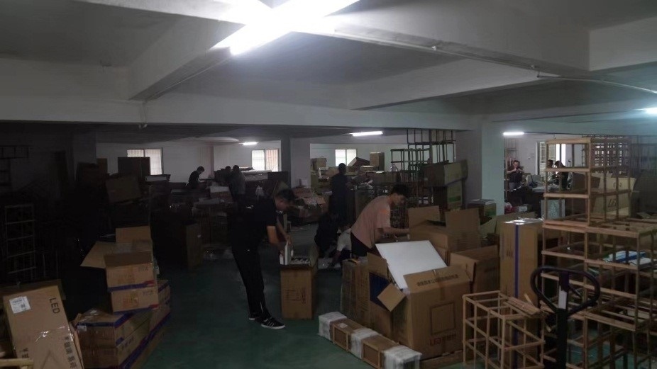 查處倉(cāng)庫(kù)現(xiàn)場(chǎng)。重慶市梁平區(qū)公安局供圖。