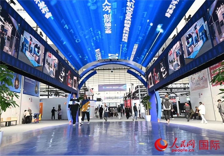 11月7日上午，2023年世界互聯(lián)網(wǎng)大會“互聯(lián)網(wǎng)之光”博覽會在浙江烏鎮(zhèn)開幕。人民網(wǎng)記者 葉賓得攝