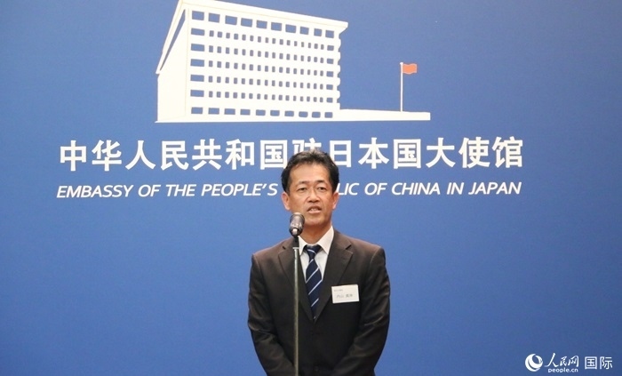 導(dǎo)師代表、東京大學(xué)教授內(nèi)山真伸發(fā)表致辭。人民網(wǎng) 許可攝