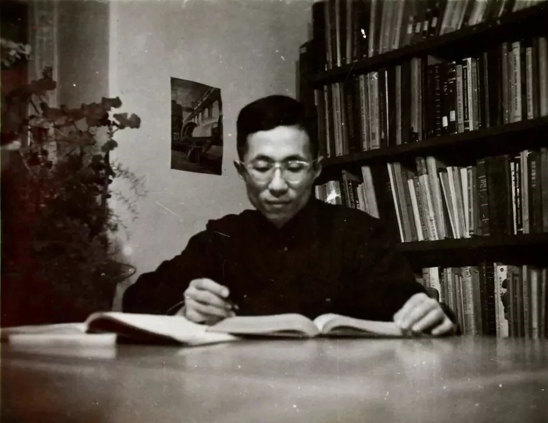 青年時期的秦裕琨。哈爾濱工業(yè)大學(xué)供圖