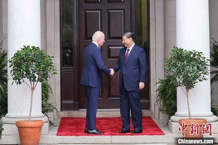 當?shù)貢r間11月15日，中國國家主席習近平在美國舊金山斐洛里莊園同美國總統(tǒng)拜登舉行中美元首會晤。中新社記者 盛佳鵬 攝