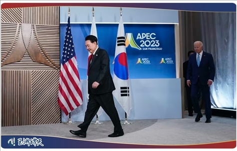 ｜｜日本首相岸田文雄、美國(guó)總統(tǒng)拜登以及韓國(guó)總統(tǒng)尹錫悅試圖在APEC會(huì)議期間合影