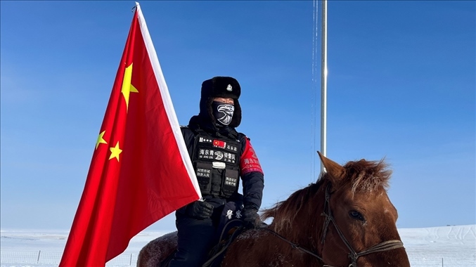 呼倫貝爾陳巴爾虎旗公安局副局長石永志。人民網(wǎng)記者 張敏穎攝