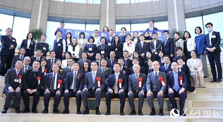 到場嘉賓與中國駐日本大使吳江浩合影留念。人民網(wǎng) 許可攝