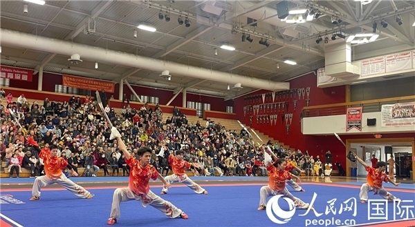 中國武術(shù)隊(duì)員表演現(xiàn)場。人民網(wǎng)記者 鄧圩攝