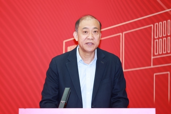 《教育踐悟錄》作者、中央財(cái)經(jīng)大學(xué)黨委書記何秀超。受訪者供圖