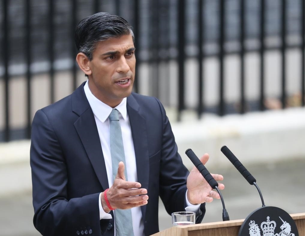 2022年10月25日，里希·蘇納克在英國倫敦唐寧街10號首相府前發(fā)表講話。新華社記者李穎攝