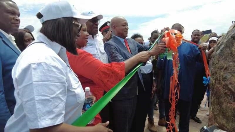 嘉賓為學(xué)校剪彩。主辦方供圖