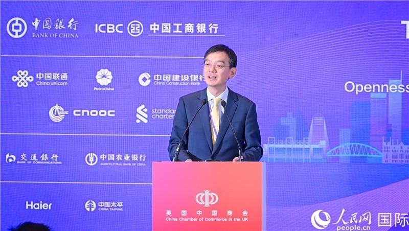 1. 英國中國商會(huì)會(huì)長、中國銀行倫敦分行行長方文建 致歡迎辭。郭錦標(biāo)攝_副本