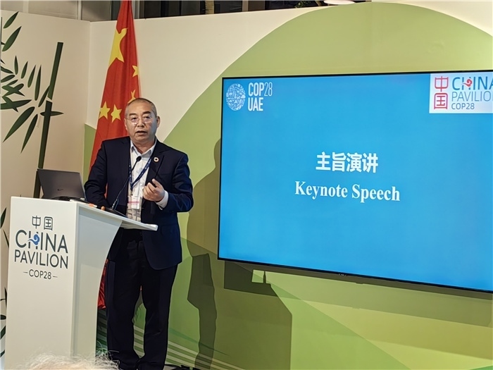 晶澳太陽(yáng)能科技股份有限公司高級(jí)副總裁孫廣彬發(fā)言。COP28中國(guó)角供圖