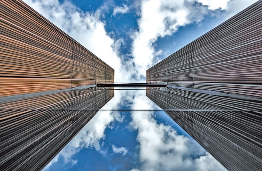  開放共享 今年9月，改造升級后的上海凝聚力工程博物館開門迎客。博物館大廳公共區(qū)域在功能提升、資源整合后，釋放更多公共服務(wù)空間，帶給市民更多新體驗。 上海某餐廳法國籍廚師 邁克爾·溫德林?jǐn)z